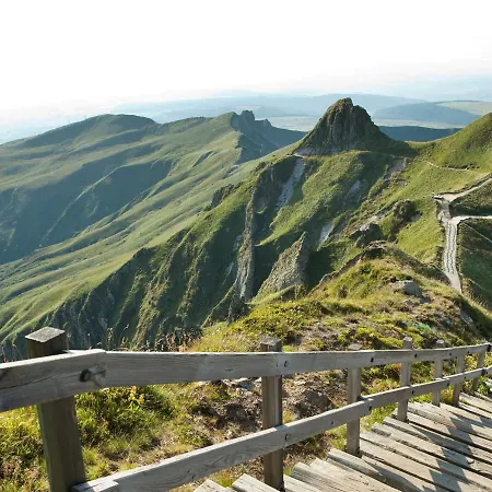 T2 Renove Avec Balcon Et Parking Au Mont-dore - Fr-1-608-244 르몽도레