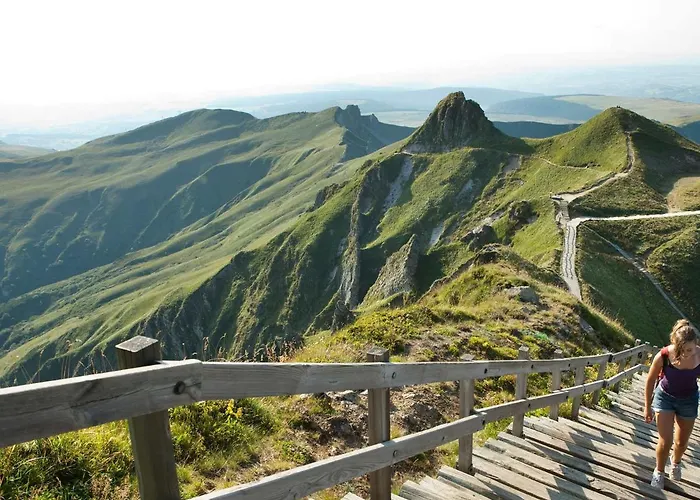 T2 Renove Avec Balcon Et Parking Au Mont-dore - Fr-1-608-244 Ле-Мон-Дор