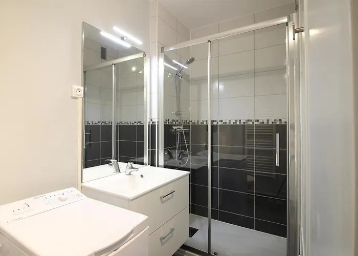 T2 Renove Avec Balcon Et Parking Au Mont-dore - Fr-1-608-244